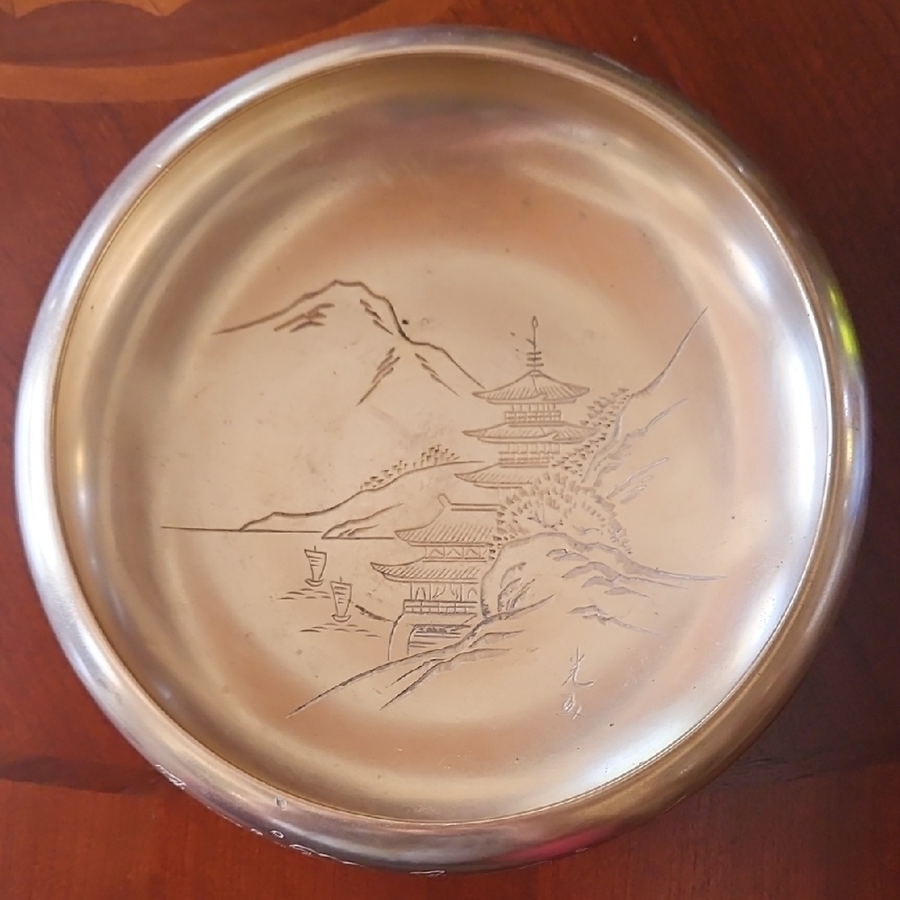 Beautiful Japanese Solid Brass Obon Footed Vessel Features Chinoiserie Landscape
